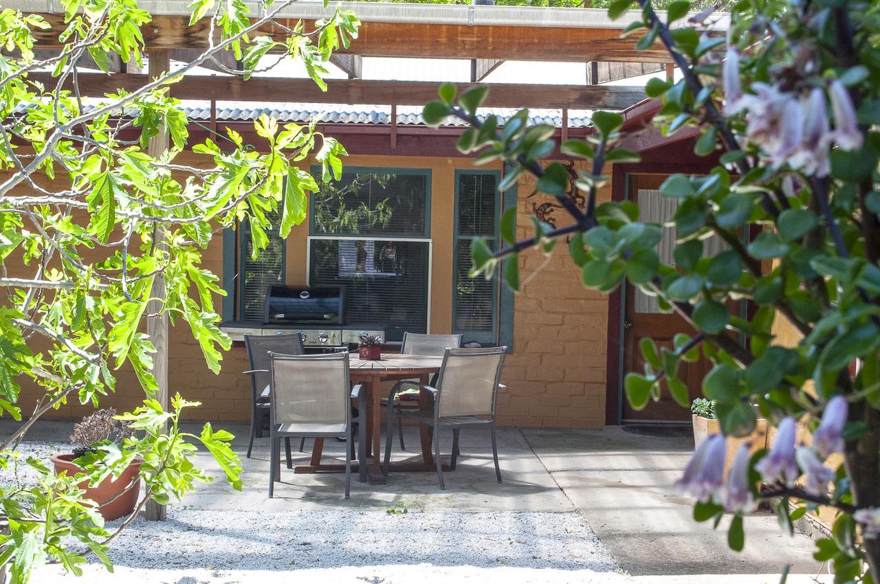 Trevalia Accommodation Penwortham ภายนอก รูปภาพ